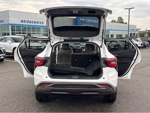 Used 2024 Chevrolet Trax ACTIV w/ Sunroof Package FWD image 13