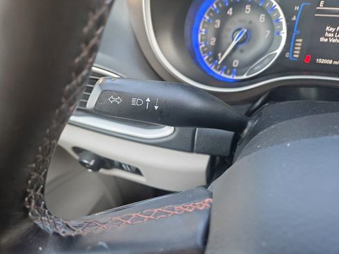 Used 2017 Chrysler Pacifica Touring-L image 19