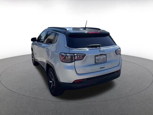 Used 2025 Jeep Compass Limited AWD/4WD image 9