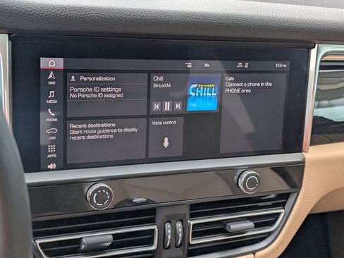 Certified 2022 Porsche Macan AWD/4WD image 15