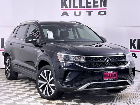 Used 2024 Volkswagen Taos SE image 1