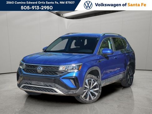 Used 2024 Volkswagen Taos SE FWD image 1