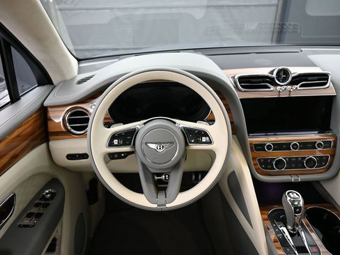 New 2025 Bentley Bentayga image 18