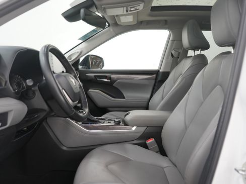 Used 2022 Toyota Highlander Limited image 24
