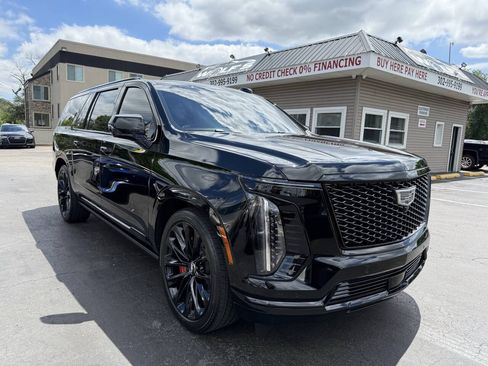 Used 2025 Cadillac Escalade ESV Sport Platinum AWD/4WD image 4