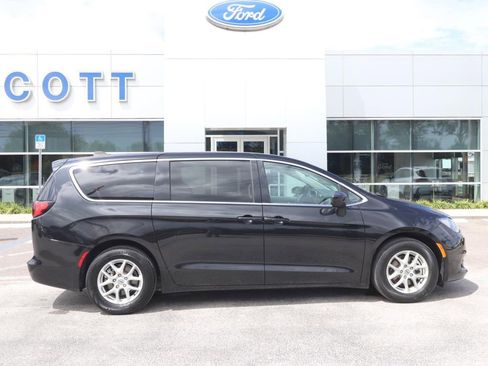 Used 2023 Chrysler Voyager LX FWD image 15