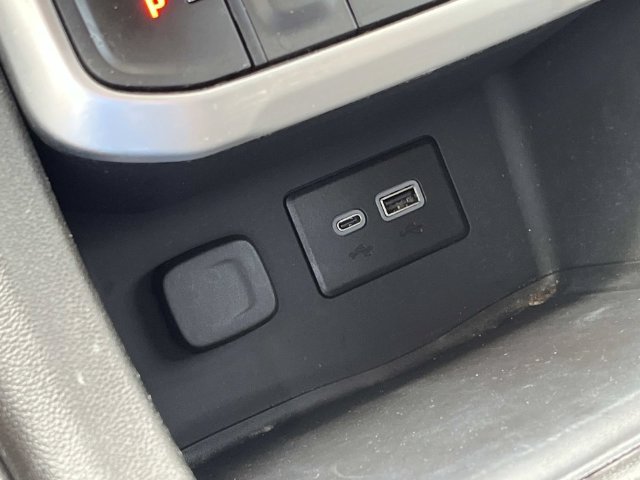 Used 2023 GMC Acadia SLE FWD image 32