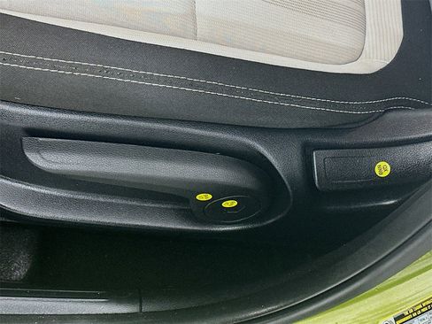 Used 2024 Hyundai Venue SEL image 21