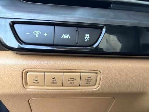 Used 2024 Kia Carnival EX FWD image 26