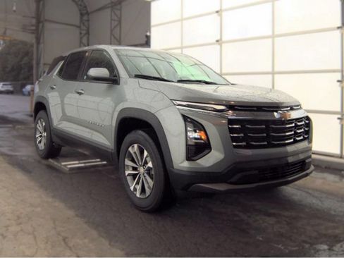 Used 2026 Chevrolet Equinox LT FWD image 4