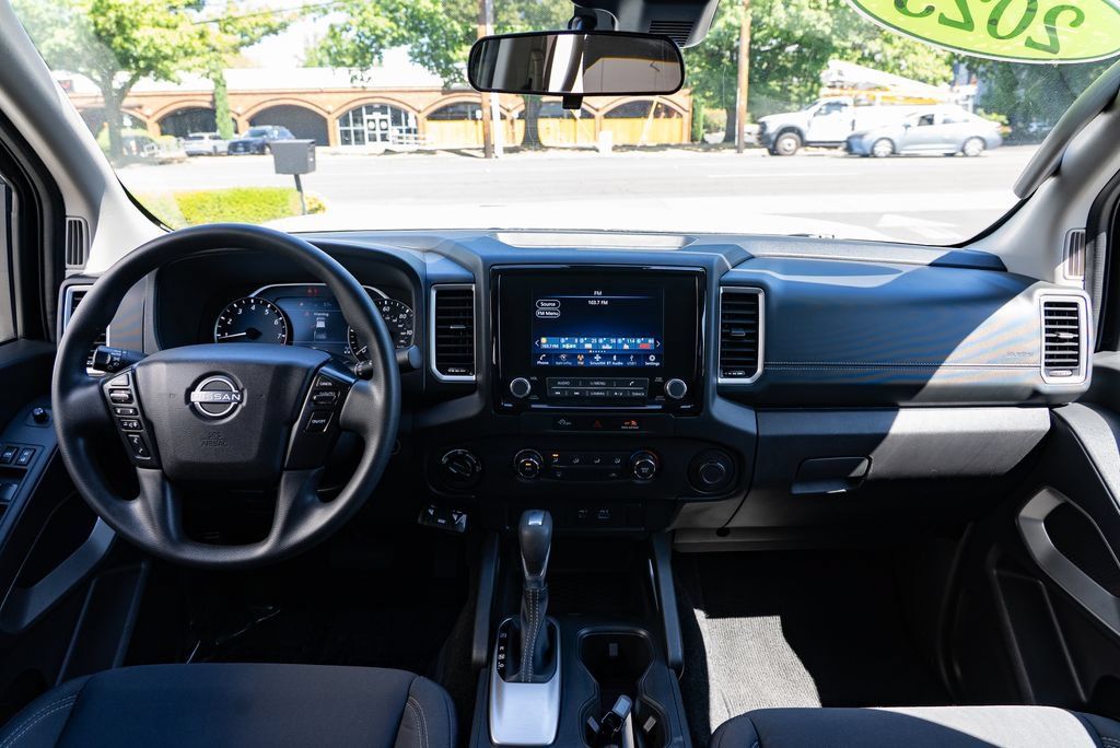 Used 2023 Nissan Frontier SV AWD/4WD image 9