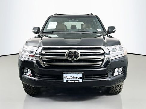 Certified 2017 Toyota Land Cruiser image 2