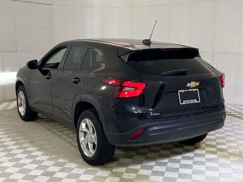 Used 2024 Chevrolet Trax LS w/ LS Convenience Package image 19