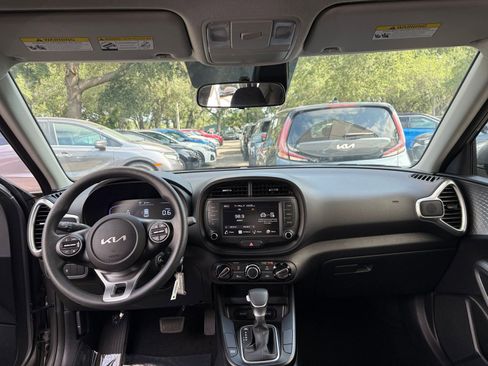 Used 2025 Kia Soul LX w/ LX Technology Package FWD image 30