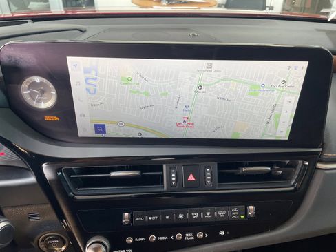 Used 2024 Lexus ES 300h w/ Premium Package image 12