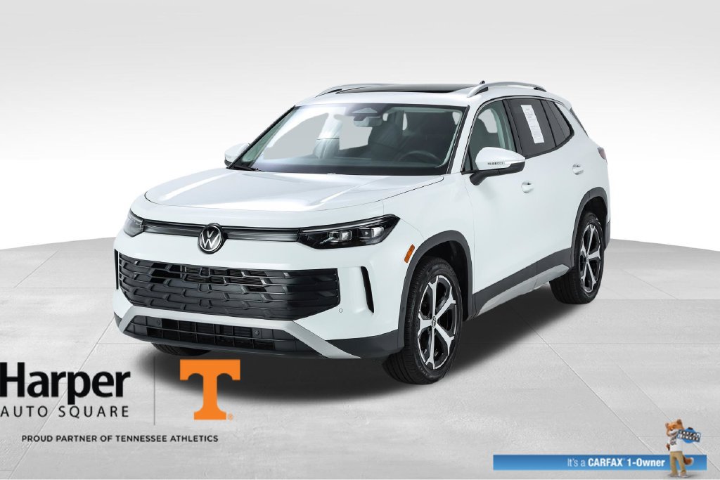 New 2025 Volkswagen Tiguan SE w/ Panoramic Sunroof Package AWD/4WD image 1