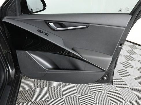 New 2025 Kia Niro EX Touring image 11