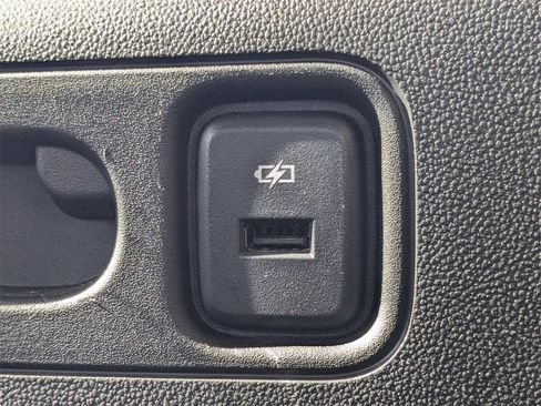 Certified 2023 GMC Acadia SLT w/ Preferred Package image 20