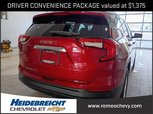 Used 2023 GMC Terrain SLE w/ Driver Convenience Package image 3