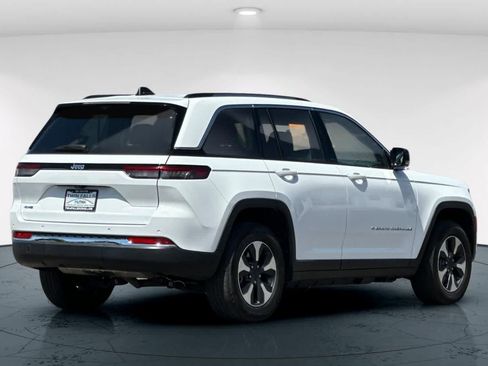 Certified 2022 Jeep Grand Cherokee Limited 4xe w/ Luxury Tech Group II AWD/4WD image 2