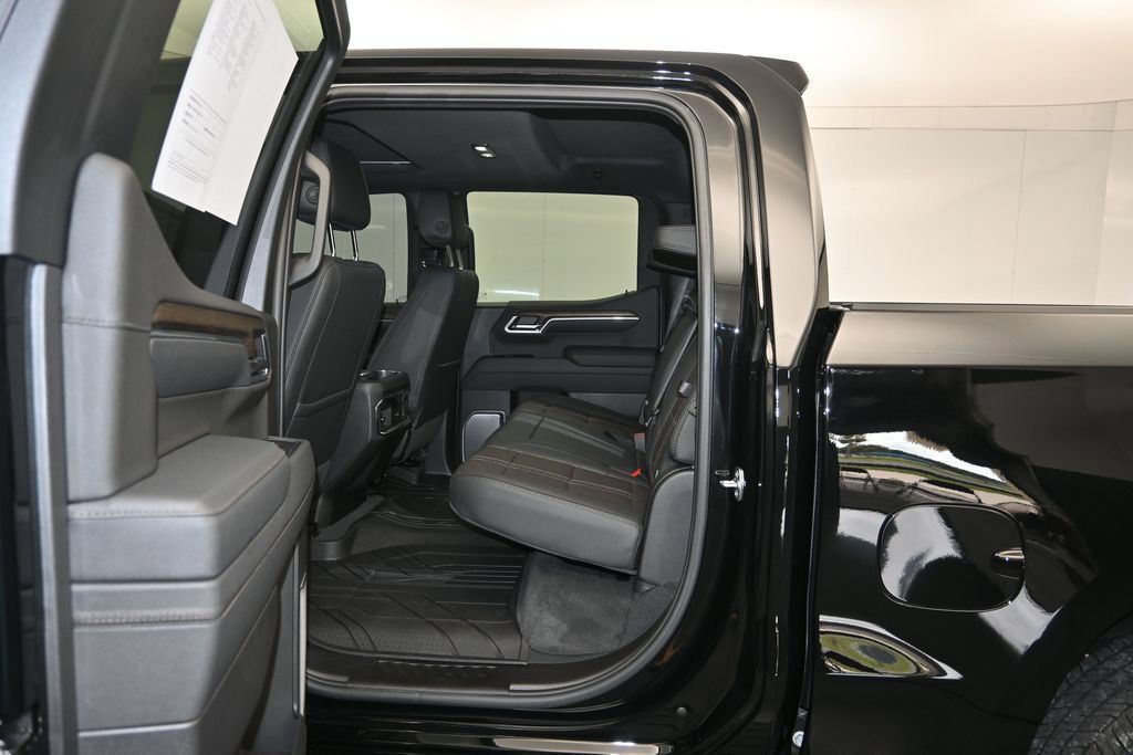 Used 2026 Chevrolet Silverado 1500 High Country w/ Midnight Edition AWD/4WD image 25