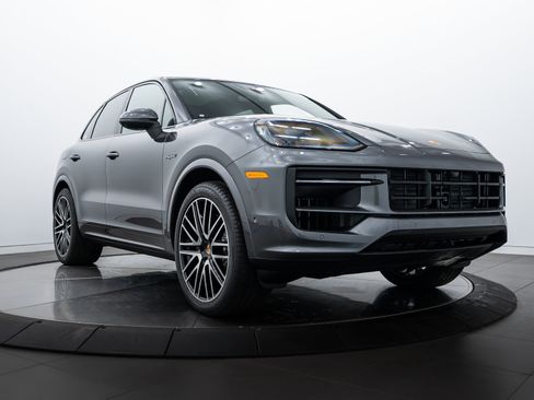 New 2025 Porsche Cayenne E-Hybrid image 9