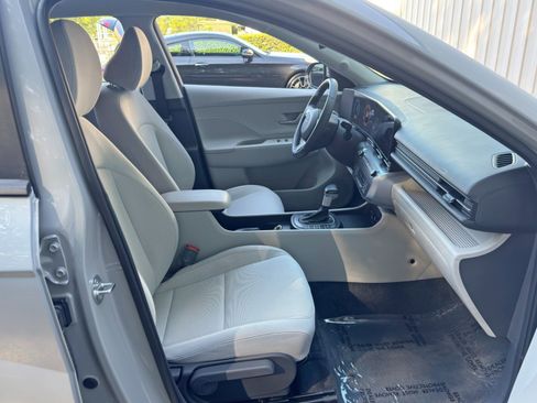Used 2025 Hyundai Kona SEL AWD/4WD image 14