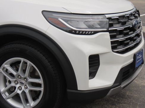Certified 2025 Ford Explorer Active RWD image 6