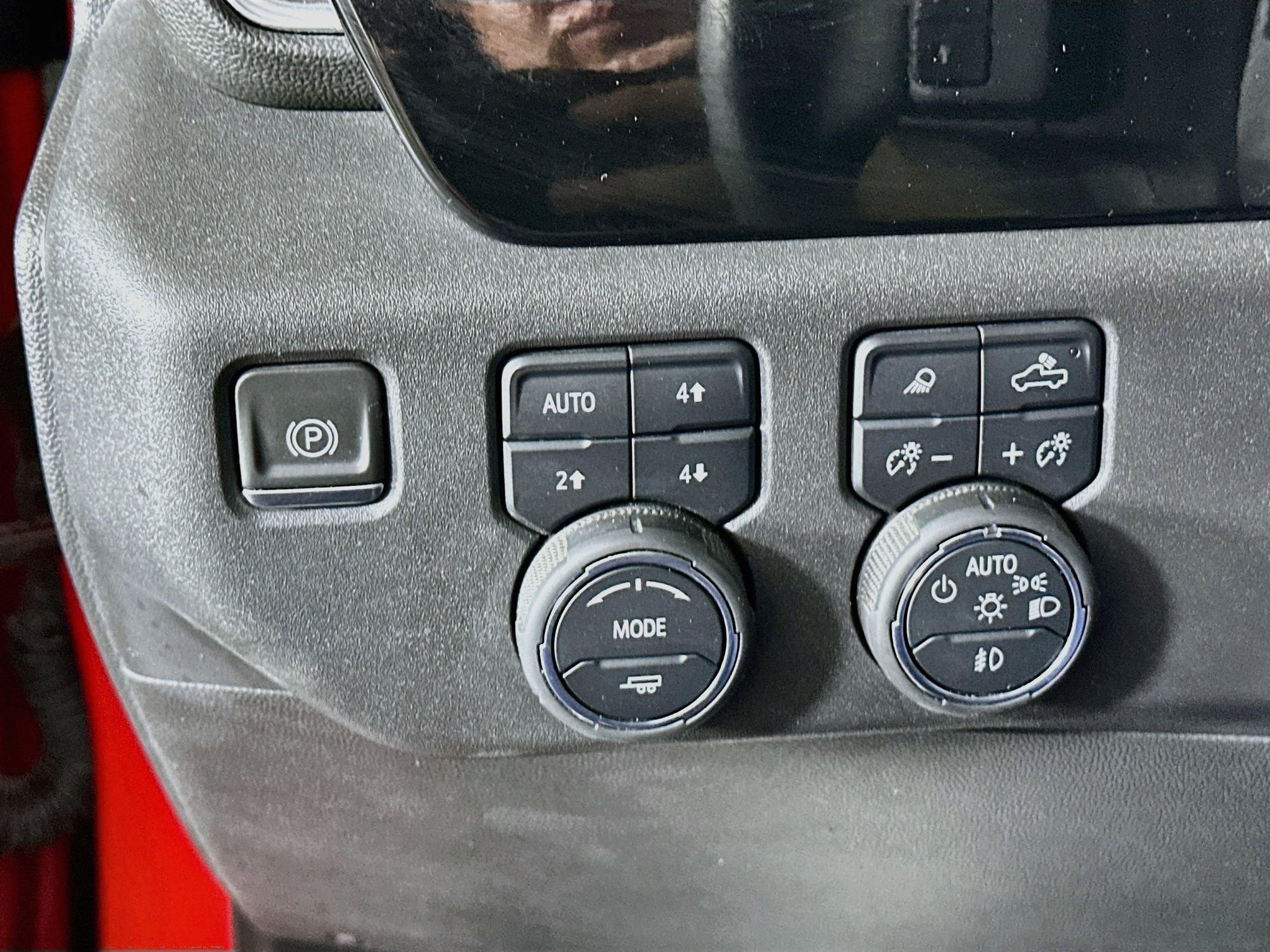 Used 2024 Chevrolet Silverado 1500 LT Trail Boss w/ Convenience Package II AWD/4WD image 16