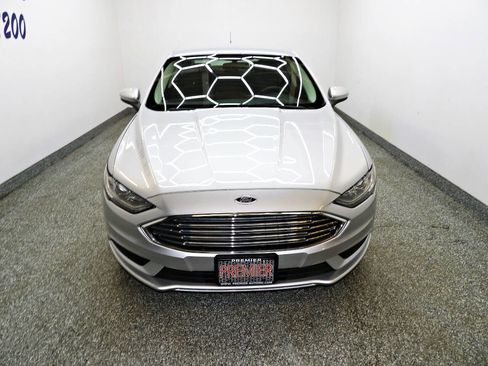 Used 2018 Ford Fusion SE image 2