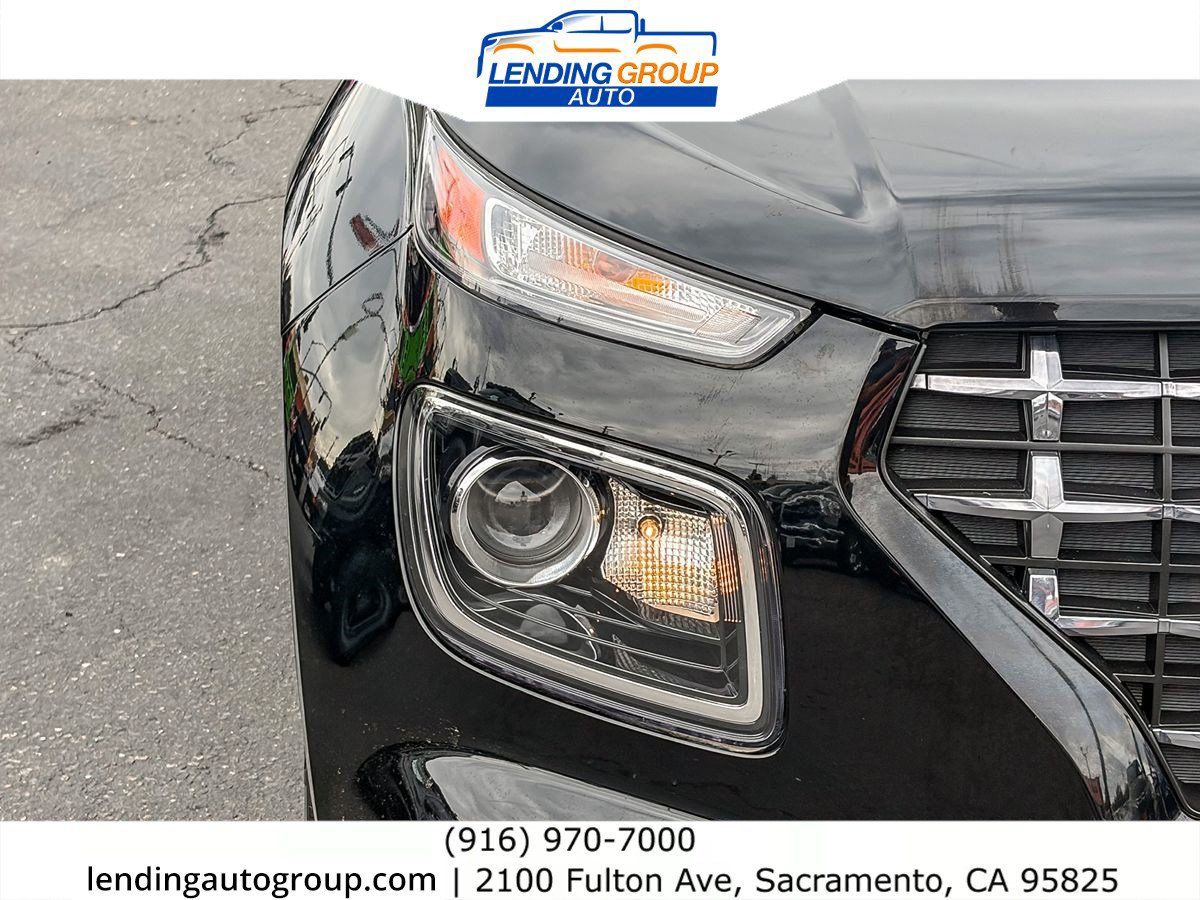 Used 2023 Hyundai Venue SEL FWD image 7
