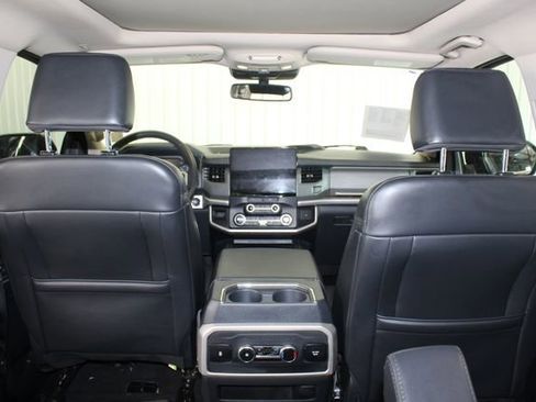 Used 2024 Ford Expedition XLT RWD image 19