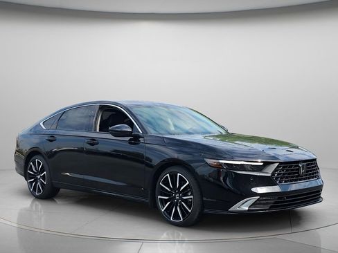 Used 2025 Honda Accord Touring image 8