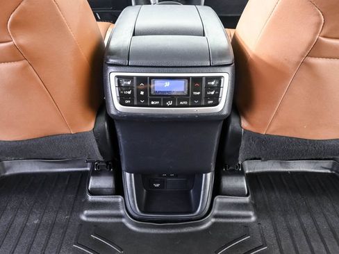 Used 2018 Toyota Highlander Limited Platinum FWD image 22