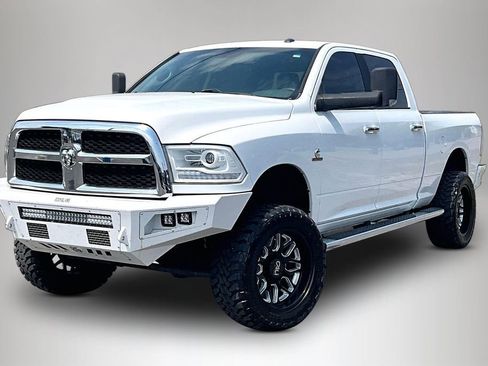 Used 2018 RAM 2500 SLT AWD/4WD image 2