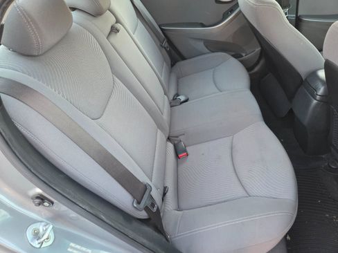 Used 2014 Hyundai Elantra SE w/ Option Group 02 FWD image 12