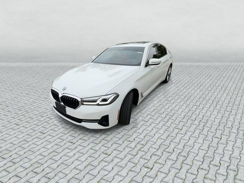 Certified 2023 BMW 530i xDrive w/ Premium Package AWD/4WD image 4