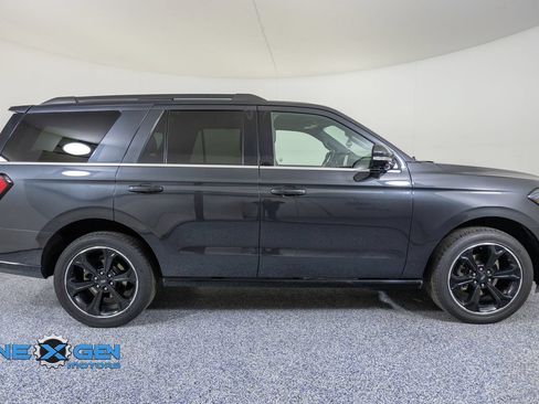 Used 2024 Ford Expedition Limited AWD/4WD image 8