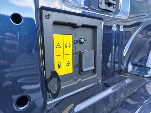 Used 2024 Ford F150 Lightning Lariat image 27