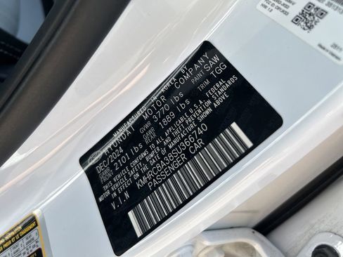 Used 2025 Hyundai Venue SEL FWD image 32