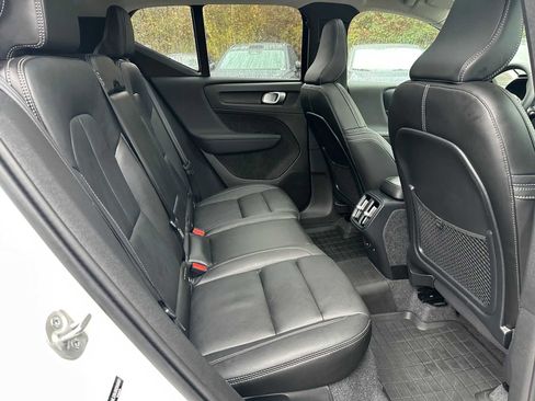 Used 2025 Volvo XC40 B5 Core w/ Protection Package Premier image 12