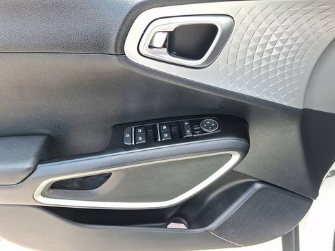Used 2022 Kia Soul LX w/ Technology Package FWD image 15