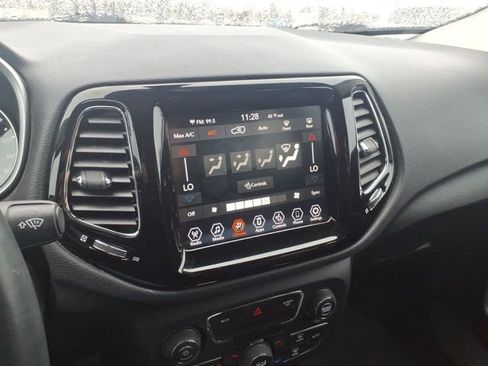 Used 2019 Jeep Compass Limited image 16