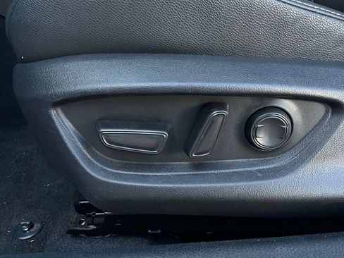 Used 2025 Toyota Camry SE image 11