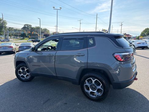 Used 2022 Jeep Compass Trailhawk w/ Trailhawk Convenience Group AWD/4WD image 6