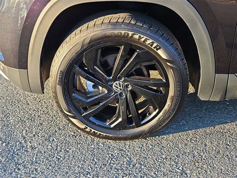 Certified 2023 Volkswagen Atlas SE image 7