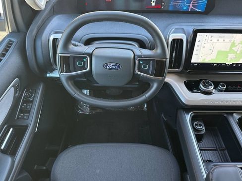 Used 2025 Ford Expedition Max Active AWD/4WD image 18