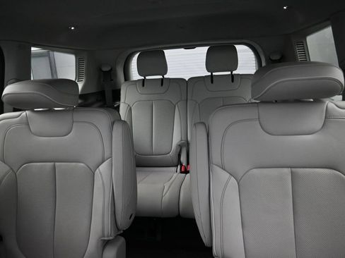 Used 2021 Jeep Grand Cherokee L Overland w/ Luxury Tech Group IV AWD/4WD image 16