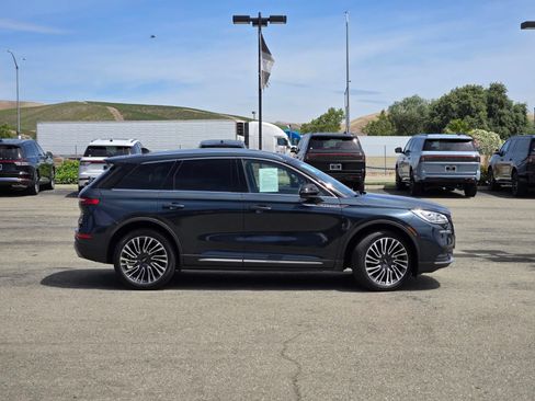 Used 2021 Lincoln Corsair Reserve w/ Equipment Group 201A FWD image 3