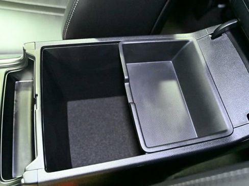 Used 2025 Kia Sorento S image 24